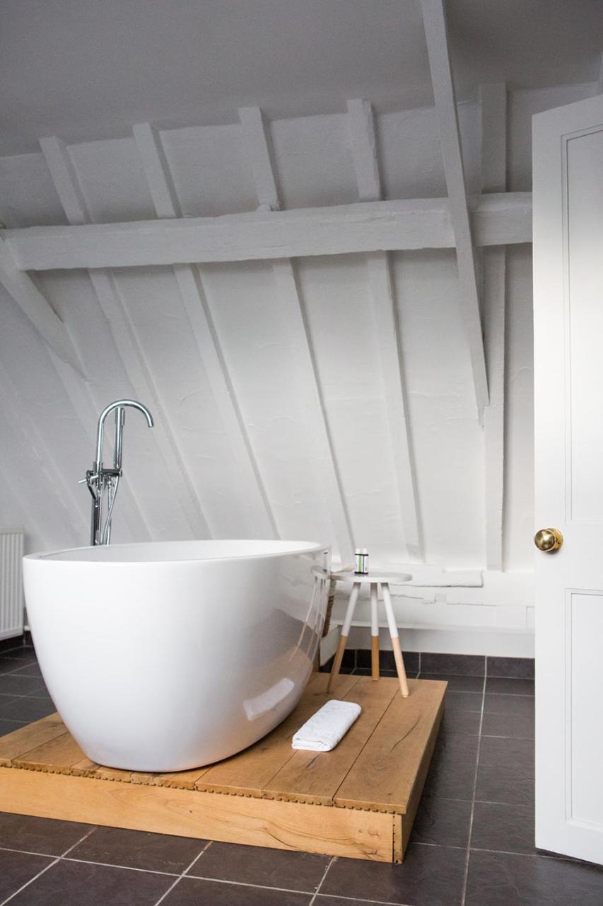 Whitehouse Rye Bed & Breakfast エクステリア 写真 A freestanding bathtub