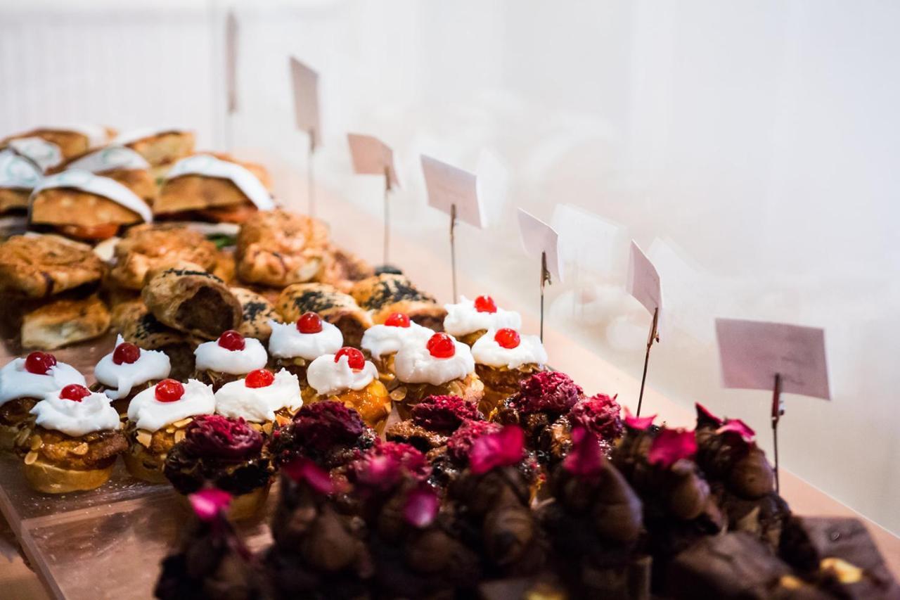 Whitehouse Rye Bed & Breakfast エクステリア 写真 A selection of Italian pastries